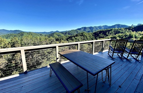 Bryson City Cabin | Stunning Mtn Views/Private/Sparkling Hot Tub/WI-FI