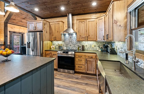 Blue Ridge House | Stunning New Luxury CABIN, close to town. Gated Community! Sleeps 10! Hot Tub
