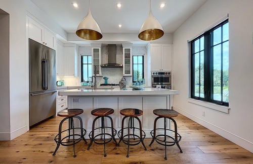 Longbeach Village House | Stunning, newly built 3B/3,5B home at the north end of LBK in Long Beach Village
