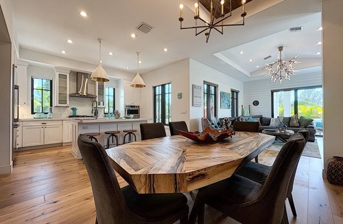 Longbeach Village House | Stunning, newly built 3B/3,5B home at the north end of LBK in Long Beach Village