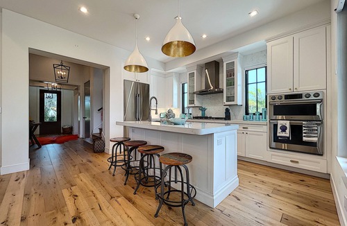 Longbeach Village House | Stunning, newly built 3B/3,5B home at the north end of LBK in Long Beach Village