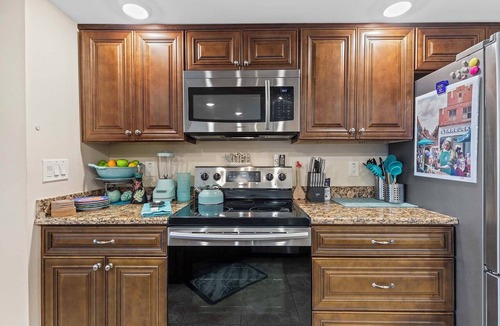 Ocean View Halifax Estates Condo | 🌊Stunning Oceanfront-Balcony-Pool+Hot Tub-DiMucci Tower 201🌊
