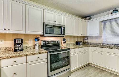 Myrtle Beach Condo | 🏖️Stunning Ocean Views | Pools + Hot Tub | The Island 910🏖️