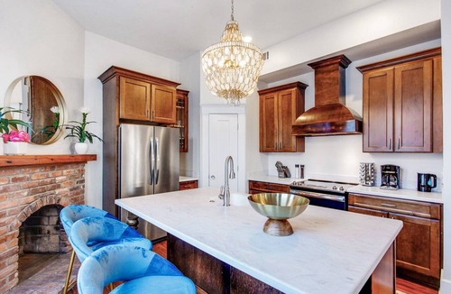 Savannah Victorian District Apartment | Stunning Renovation by Forsyth Park 4 Bedroom Apt B