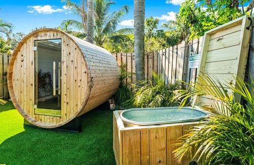 Hunt Club House | Stunning Retreat - Hot Tub - Sauna - Heated Pool - Games Room- Cold Plunge