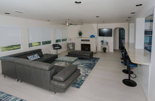 Fort Myers House | STUNNING RIVERFRONT HOME-NEW RENOVATION, CUSTOM INTERIOR, PEACEFUL OUTDOOR OASIS