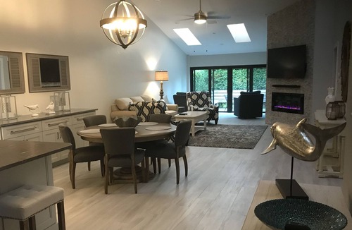 Park Shore Villa | STUNNING! SPACIOUS! Completely renovated 2/2 villa in Naples!