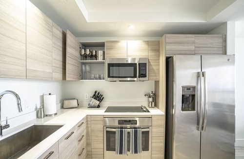 Midtown Condo | STUNNING STATE~OF~THE~ART 1 Bedroom SUITE ~ HOT LOCATION, WORLD CLASS AMENITIES