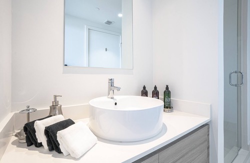 Midtown Condo | STUNNING STATE~OF~THE~ART 1 Bedroom SUITE ~ HOT LOCATION, WORLD CLASS AMENITIES
