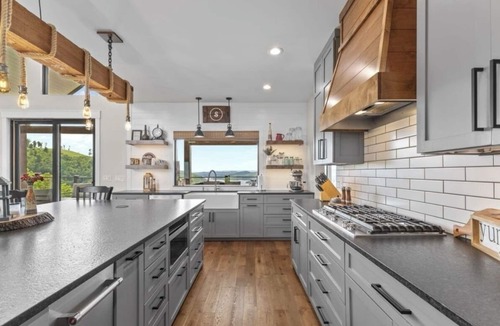 Maynardville House | STUNNING SUNSET VIEWS! Luxury Lake & Mountain Retreat w Pool, Spa, & Beachfront