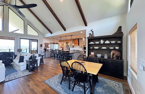 Maynardville House | STUNNING SUNSET VIEWS! Luxury Lake & Mountain Retreat w Pool, Spa, & Beachfront