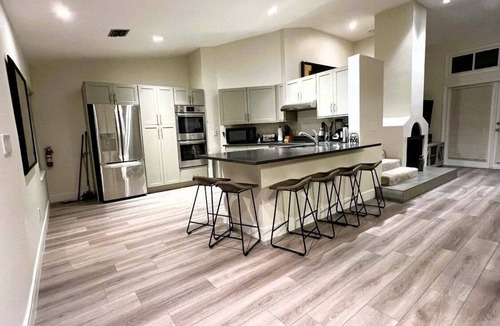 Ventura House | Stunning Ventura Condo with Golf &Pool