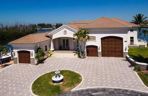 Burnt Store House | Stunning Views! Elec & solar heated pool, spa on Gulf-access canal - Villa Laguna