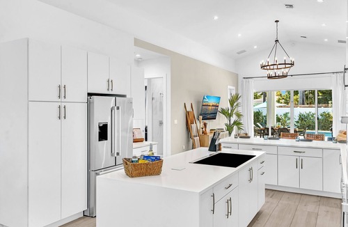 Poinsettia Heights House | Stunning Villa by Las Olas Beach Heated Pool