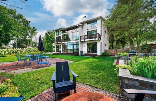 Hillsmere House | Stunning Waterfront Retreat w/Pool, Private Dock & Sauna Near Downtown Annapolis