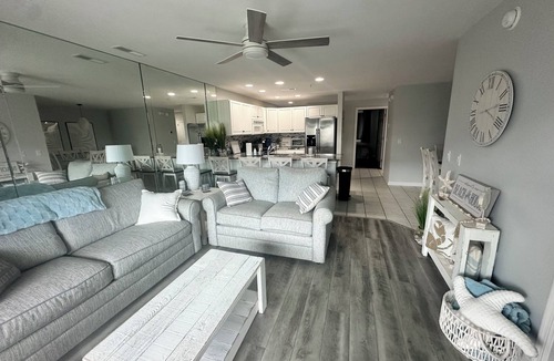 Heron Harbour Isle Condo | Stunning Waterfront 3BR condo with Pools! Discount AND linens for 7 nights!