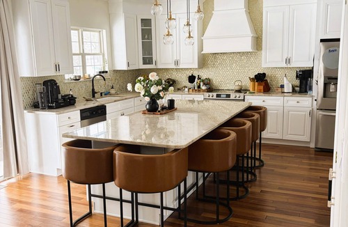 Sewell House | Stunning World Cup Luxury Home w/Private Pool, Sleeps 18, Ideal for Groups