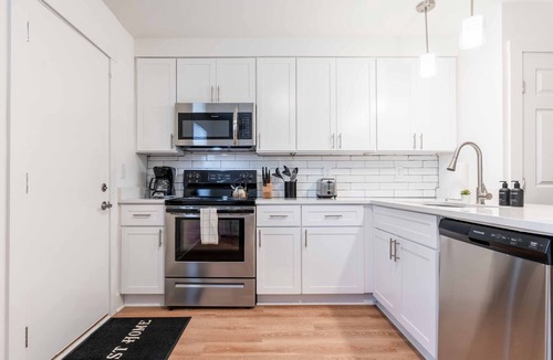 Lindridge-Martin Manor Apartment | Stylish 1 Bed Apartment