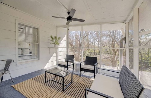 Earlewood Condo | Stylish 1 BR Apt | Mins to ZOO, USC & Ft Jackson