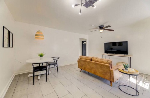 Earlewood Condo | Stylish 1 BR Apt | Mins to ZOO, USC & Ft Jackson