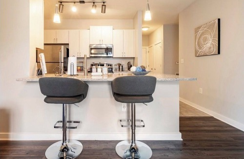 Inman Park Apartment | Stylish 1BR APT Inman Park, on the Beltline - Free Parking - EV charger - Pool