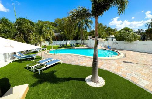 Clearwater House | Stylish 1q Unit With Pool 11 Handicap Access