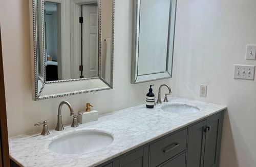 East Side House | Stylish 2-Suite Home in Virginia Highland - Perfect for Work Travel