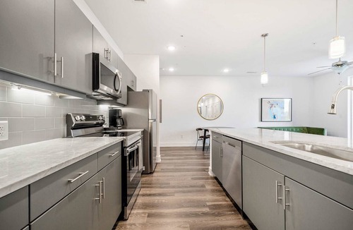 SoNo Apartment | Stylish 2B2B Apartment in Downtown ATL