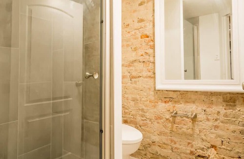 Old City Apartment | Stylish 2BD Loft in the Old City