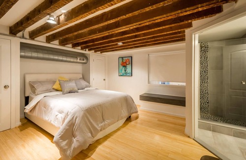 Old City Apartment | Stylish 2BD Loft in the Old City