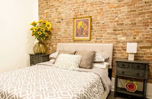 Old City Apartment | Stylish 2BD Loft in the Old City