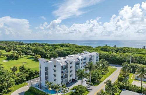 Boca Raton Apartment | Stylish 2BR, 2BA Apartment with Balcony & Pool - Just Steps from the Beach