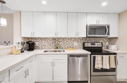 Boca Raton Apartment | Stylish 2BR, 2BA Apartment with Balcony & Pool - Just Steps from the Beach