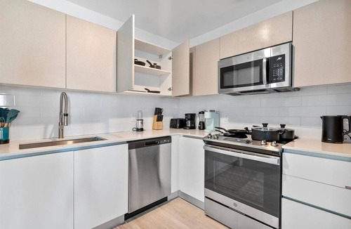 Ojus Apartment | Stylish 2BR Apt in Aventura with Pool & BBQn