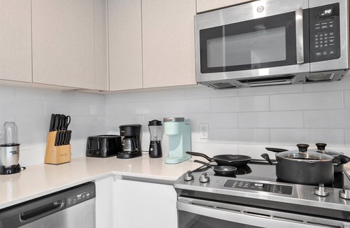 Ojus Apartment | Stylish 2BR Apt in Aventura with Pool & BBQn