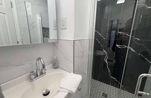 Williamsbridge Apartment | Stylish 2BR Midtown West Near Times Square