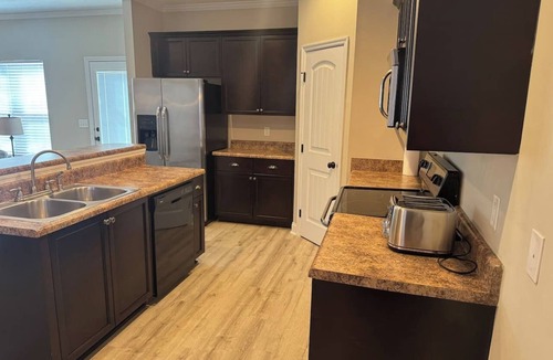 Midtown House | Stylish 2BR, Parking | Masters & Medical District