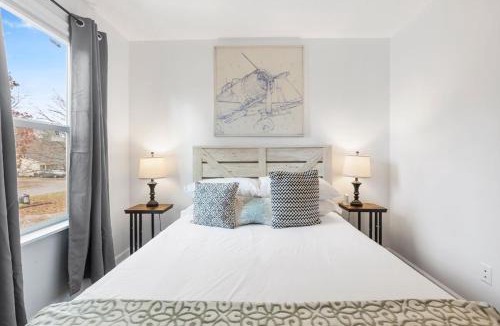 Springdale Apartment | Stylish 2BR Urban Stay Near CAE Pet Friendly