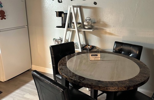 Lake Wales House | Stylish 2BR w/Private Screened Lanai & Coffee Bar