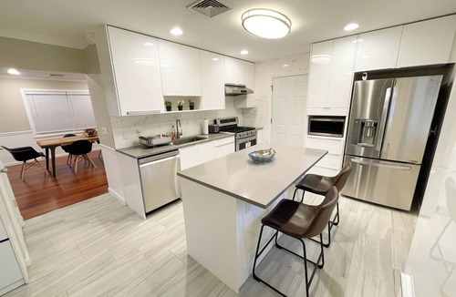 Edison House | Stylish 3-bed home - central NJ gateway to NYC