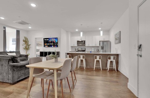 Olde Kensington Apartment | Stylish 3BD | Sleeps 8| Northern Liberties