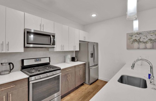 Olde Kensington Apartment | Stylish 3BD | Sleeps 8| Northern Liberties