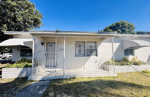 Miami Gardens House | Stylish 4BR/2BA ideal World Cup host 5 mins from Hard Rock Stadium & beaches.+