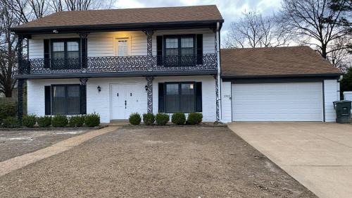 Ellendale House | Stylish 4BR Prime Location Close to All!