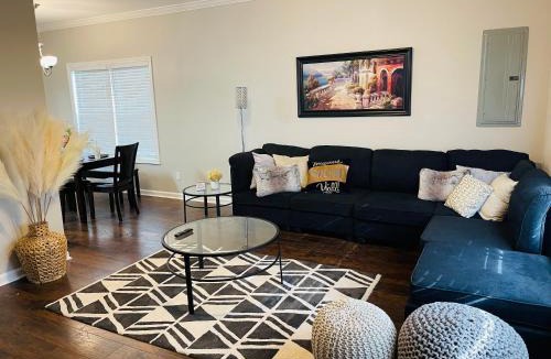 Buford House | Stylish and Cozy Retreat