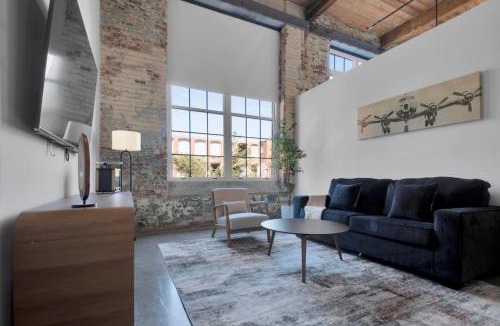 Judson Apartment | Stylish and Serene Pool Gym Mins from DT GVL