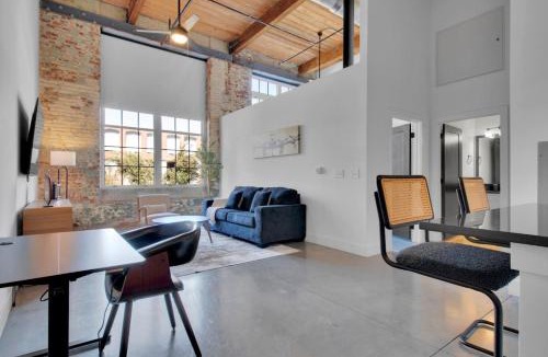 Judson Apartment | Stylish and Serene Pool Gym Mins from DT GVL