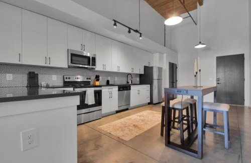 Judson Apartment | Stylish and Serene Pool Gym Mins from DT GVL