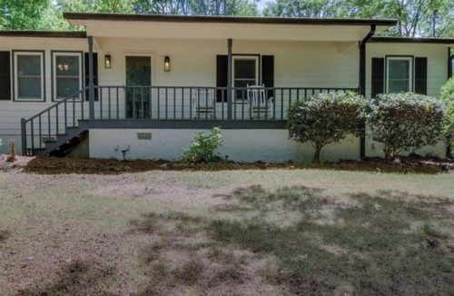Athens House | Stylish Athens Getaway Family & Pet Friendly
