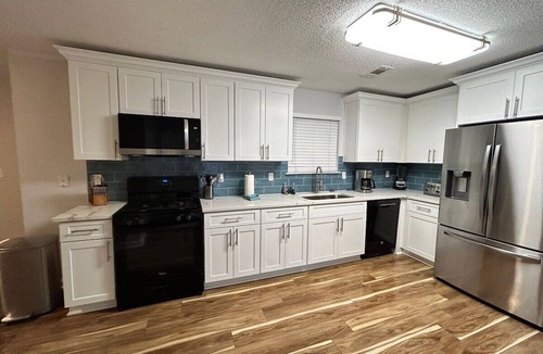 Decatur House | Stylish Atlanta Home 6BR Sleeps 12